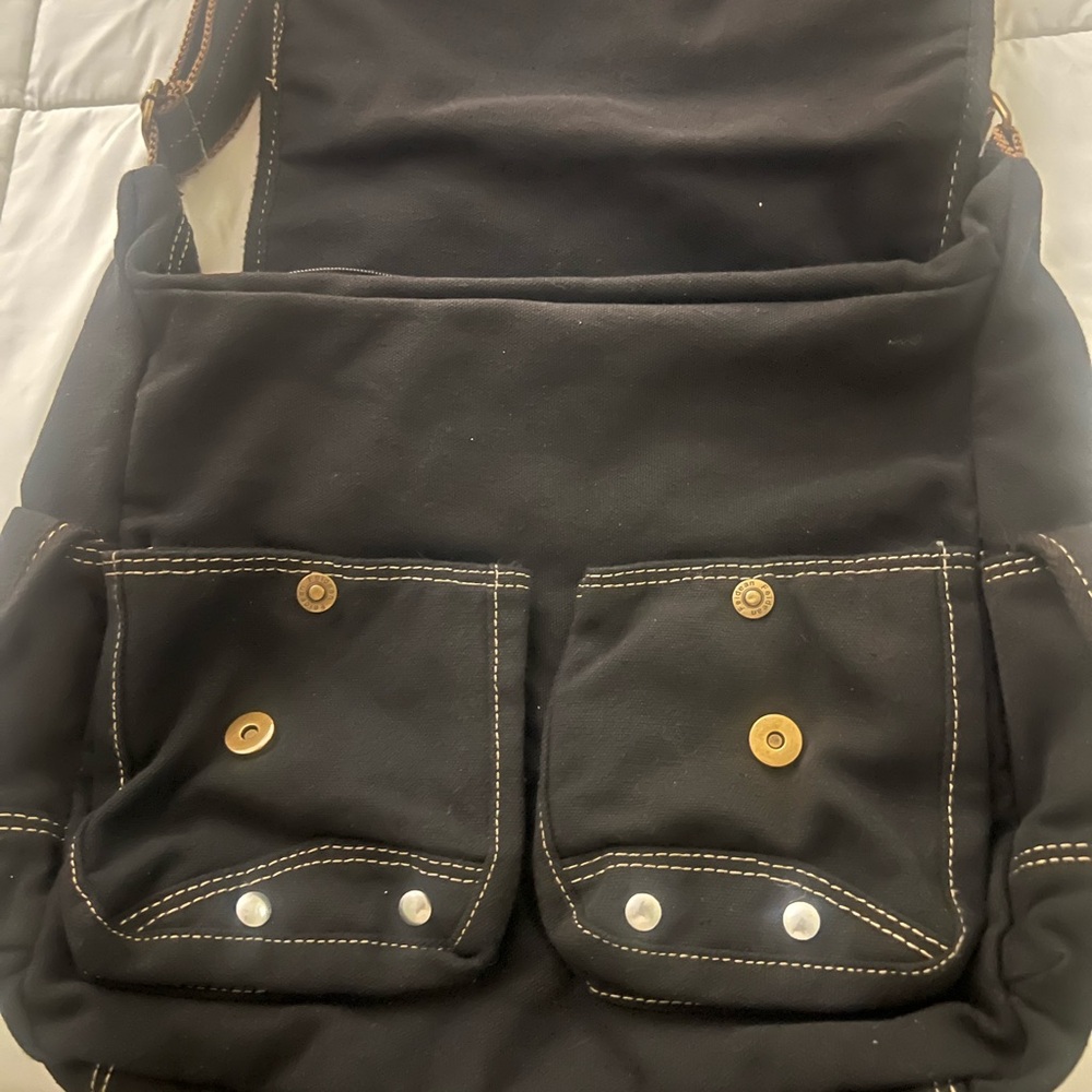 Feidean
Black Messenger Bag - Picture 3 of 7